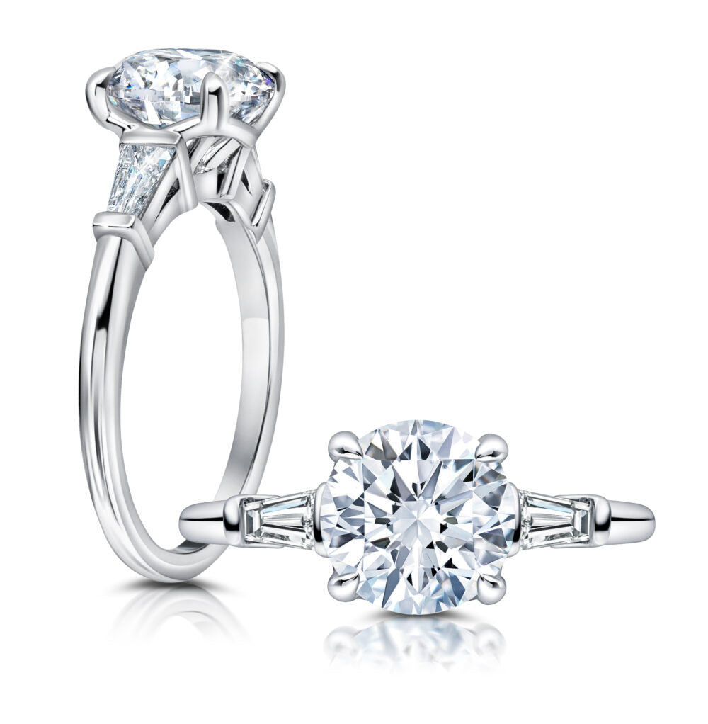 Peter Storm Peter adds a modern flair to this trapezoid three stone ring WSM609_4DiaY  WSM609_4DiaY