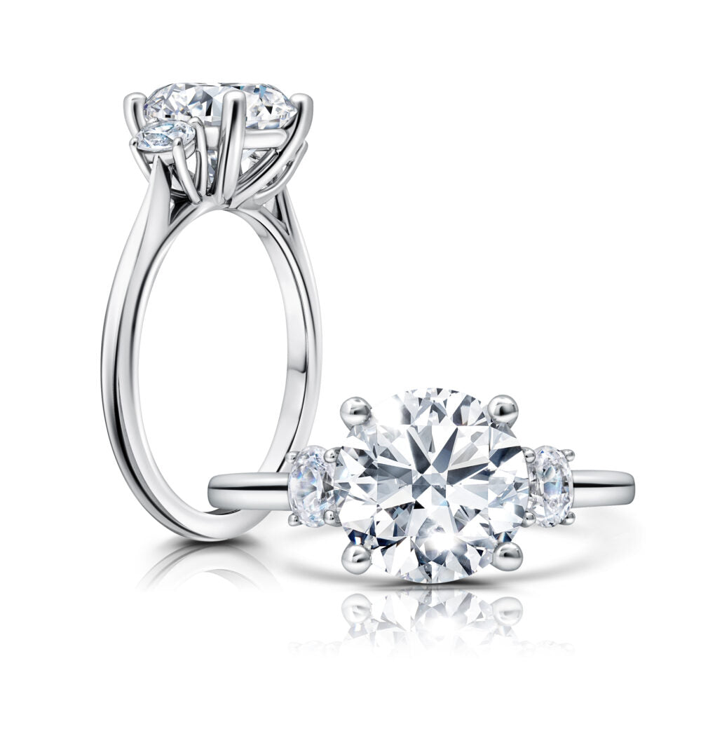 Peter Storm Peter adds a modern flair to this oval three stone ring WSM638_4DiaW  WSM638_4DiaW