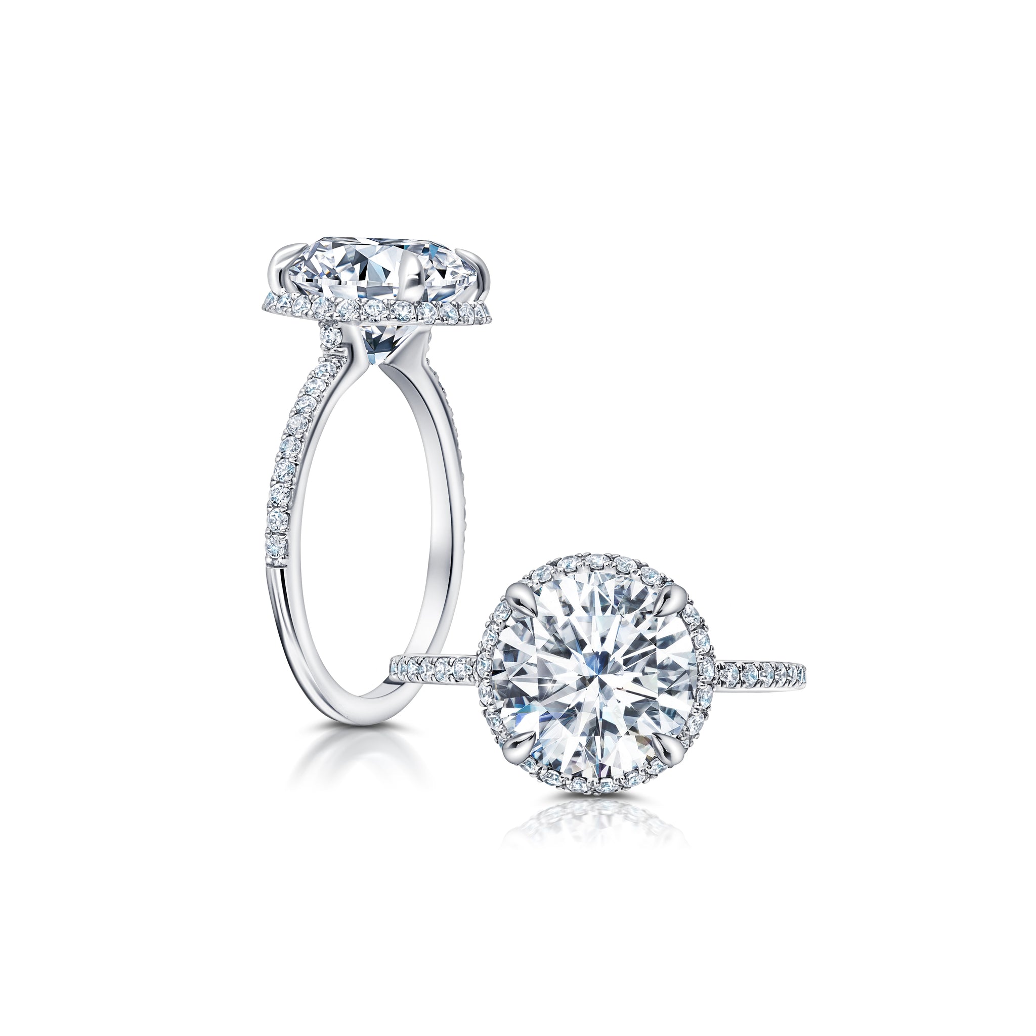 A classic, this flared halo features larger diamonds on the shank WSM640_4DiaY