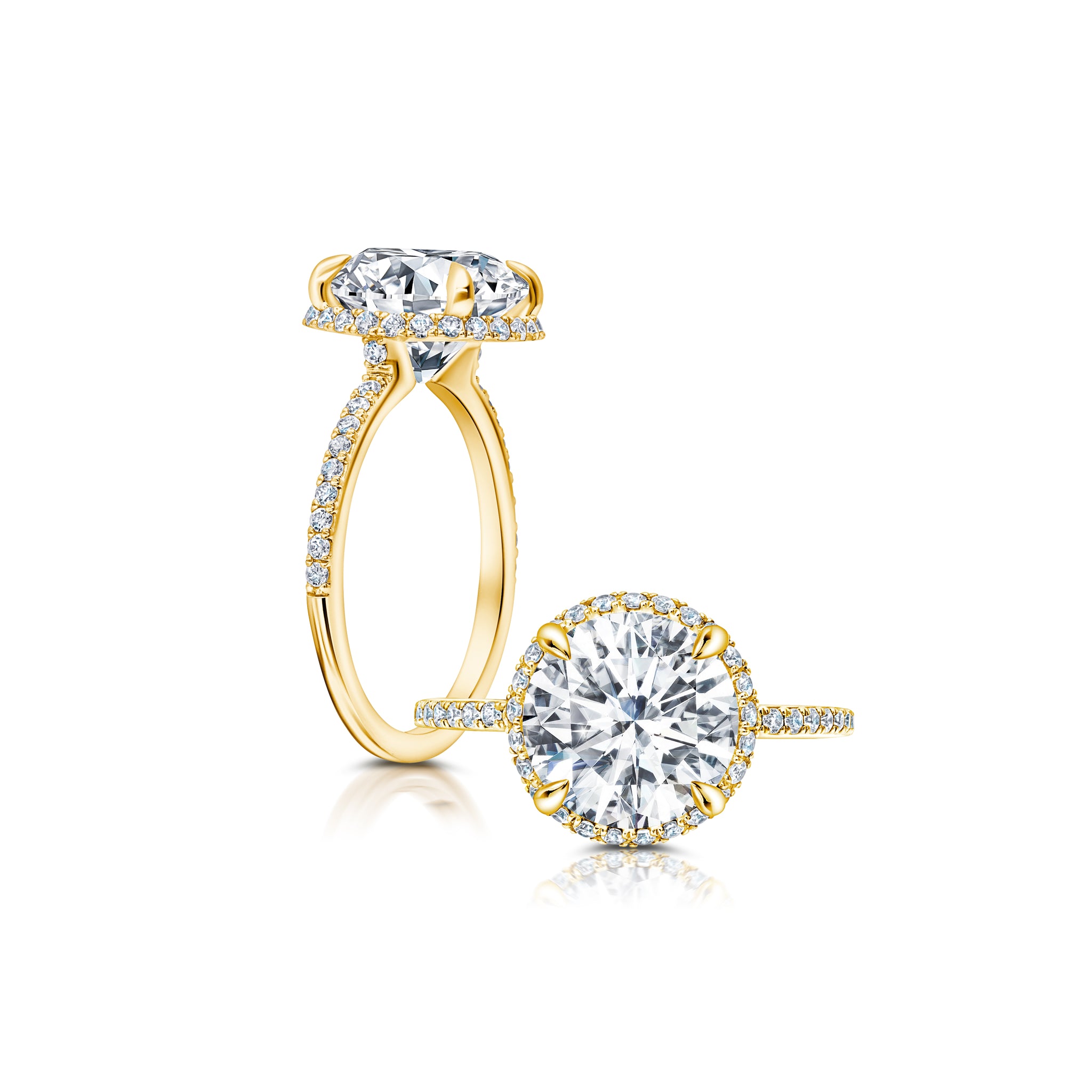 A classic, this flared halo features larger diamonds on the shank WSM640_4DiaW