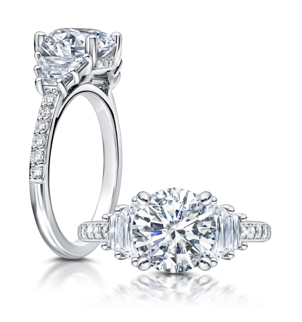 Peter Storm Peter adds a modern flair to this trapezoid three stone ring WSM646_4DiaW  WSM646_4DiaW