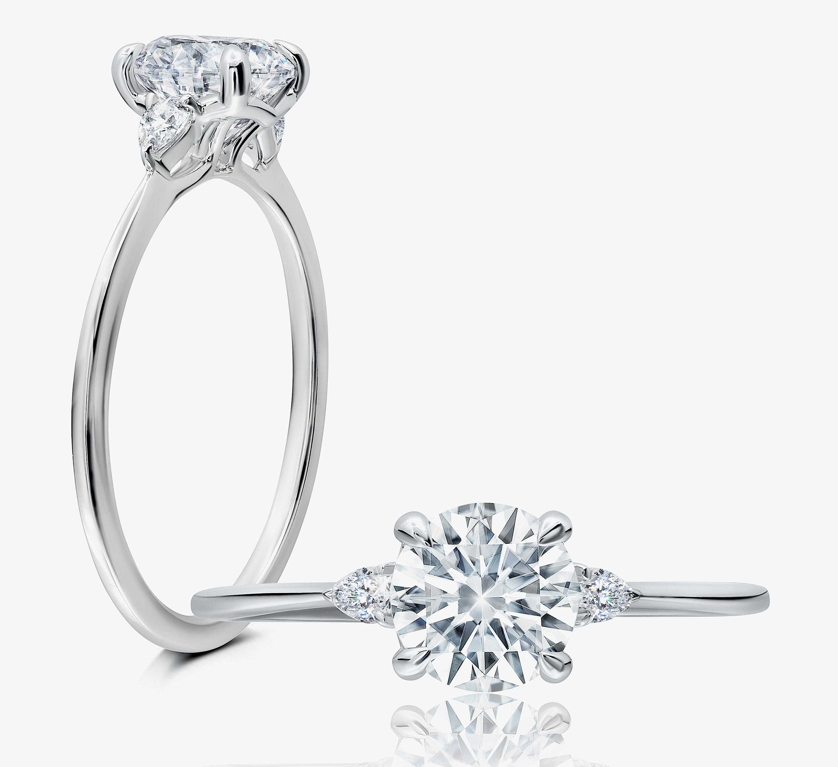 This radiant ring features a flower-shaped halo with a sparkling round center WSM665_4DiaY
