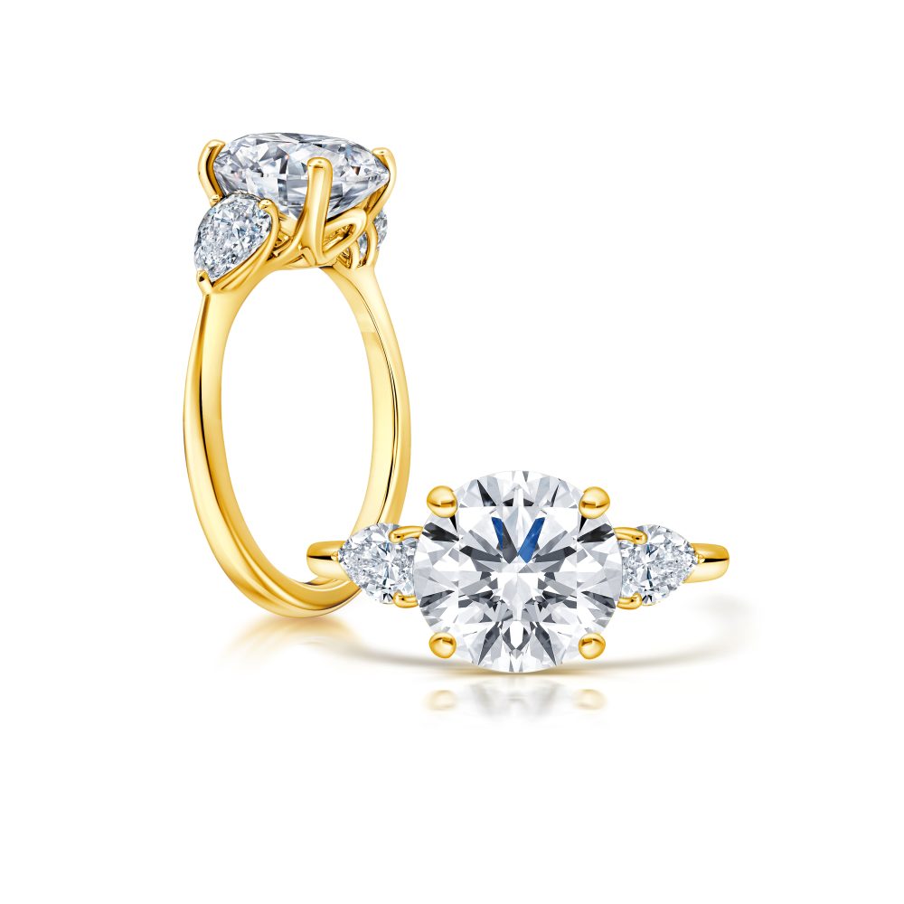 Peter Storm Peter adds a modern flair to this cluster three stone ring WSM670_4DiaY  WSM670_4DiaY