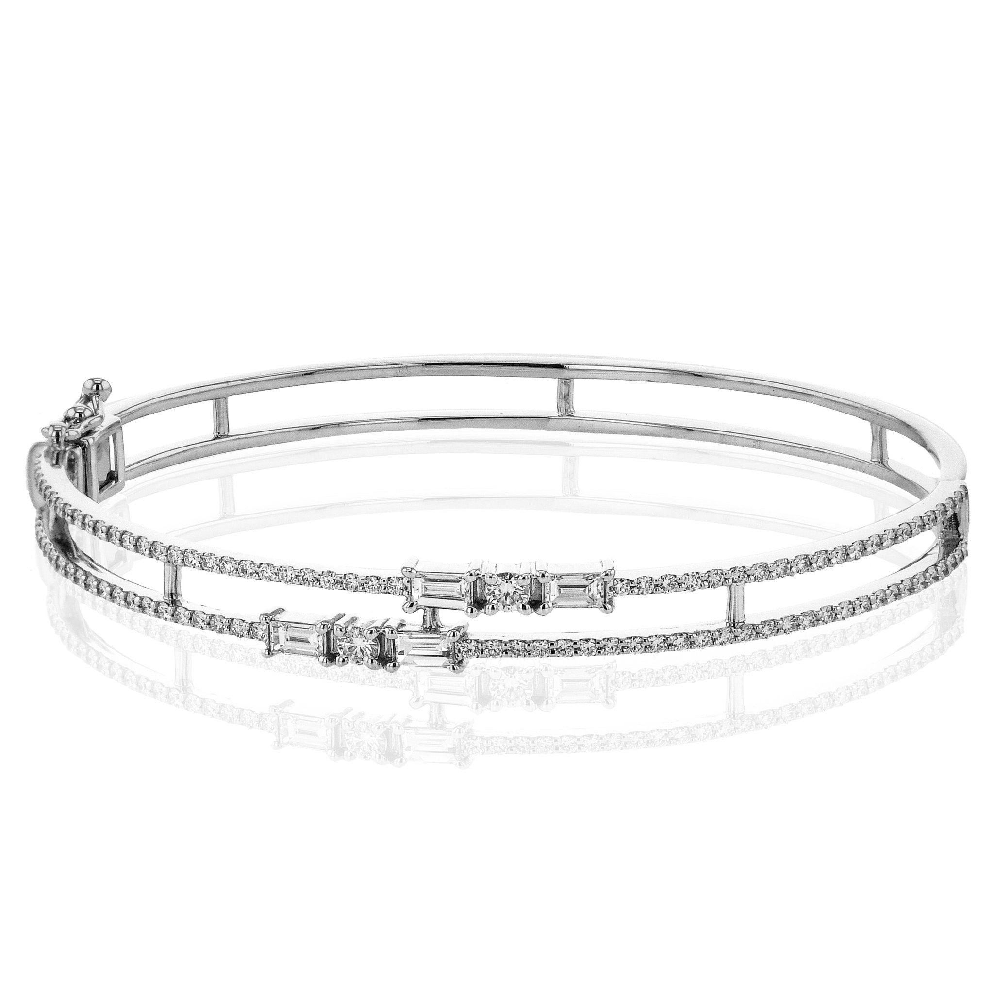 Bangle in 18k Gold with Diamonds