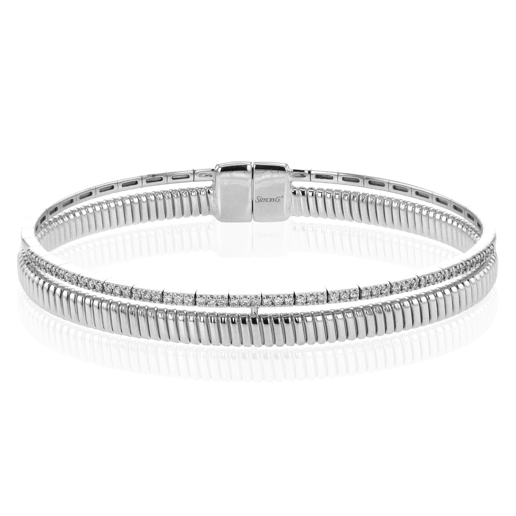 Bangle in 18k Gold with Diamonds