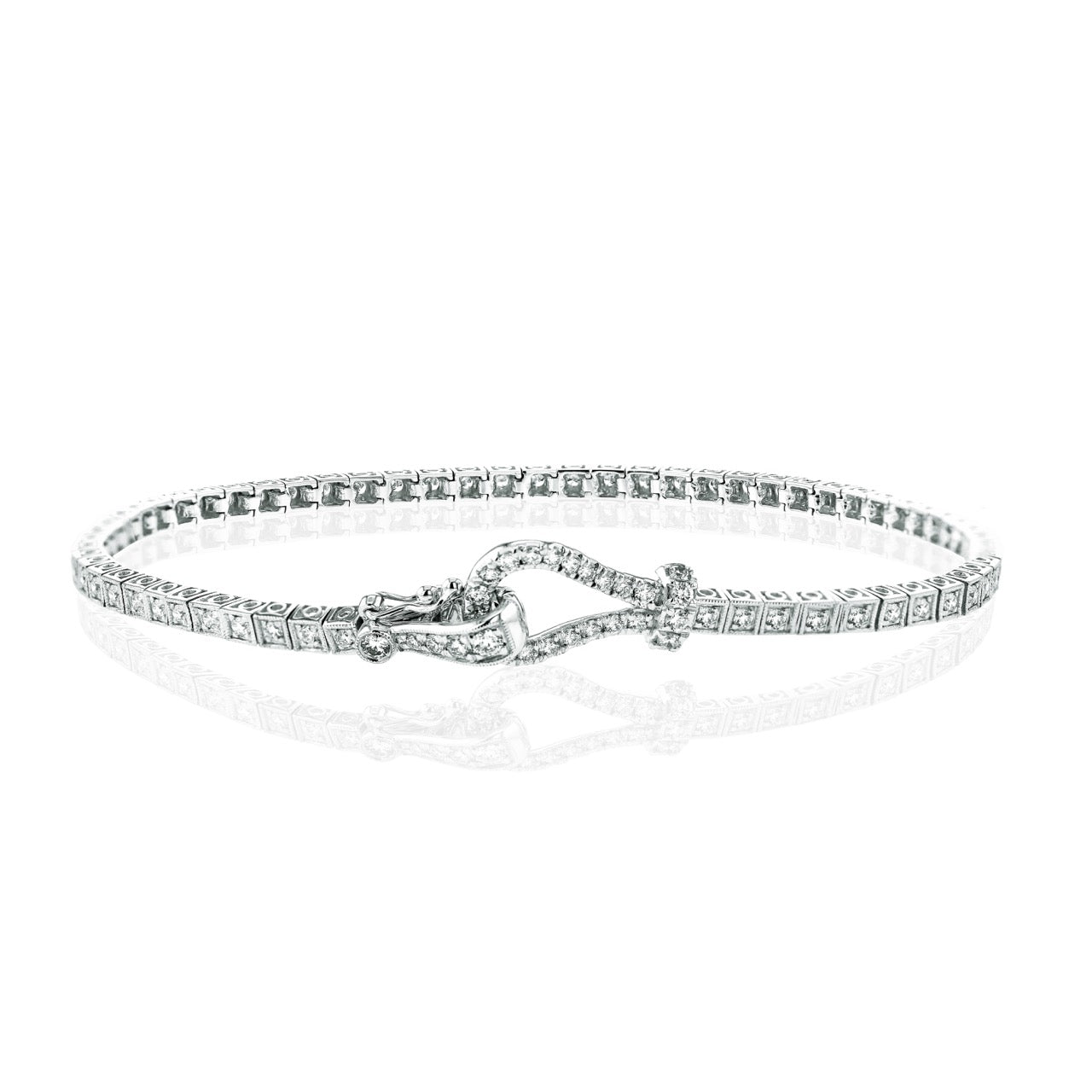 Buckle Bracelet in 18k Gold with Diamonds