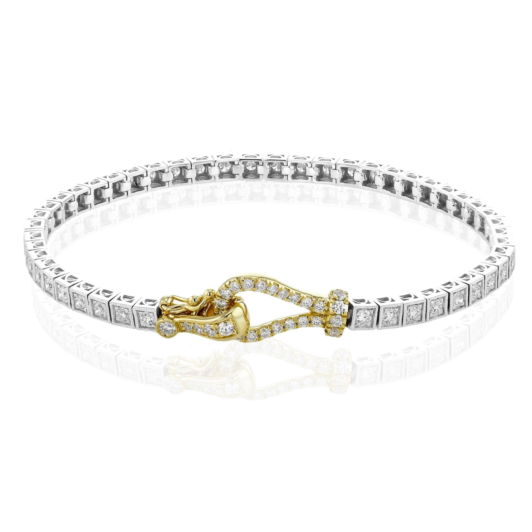 Buckle Bracelet in 18k Gold with Diamonds