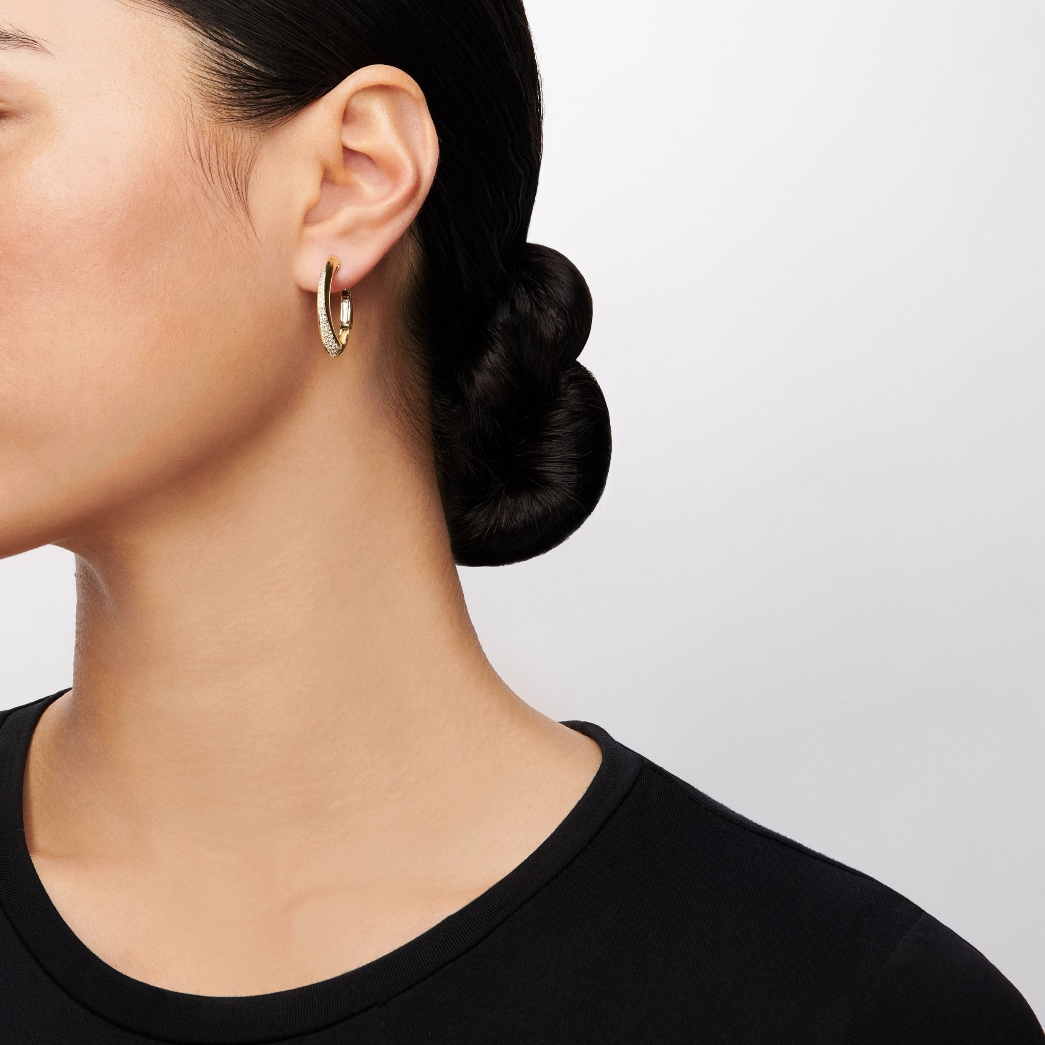 clio-hoop-earrings-in-18k-gold-with-diamonds LE4402
