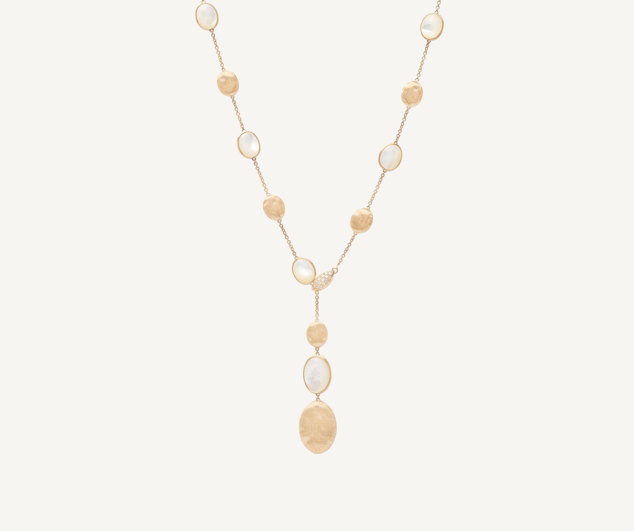 18kt yellow gold lariat necklace with mother-of-pearl and diamonds