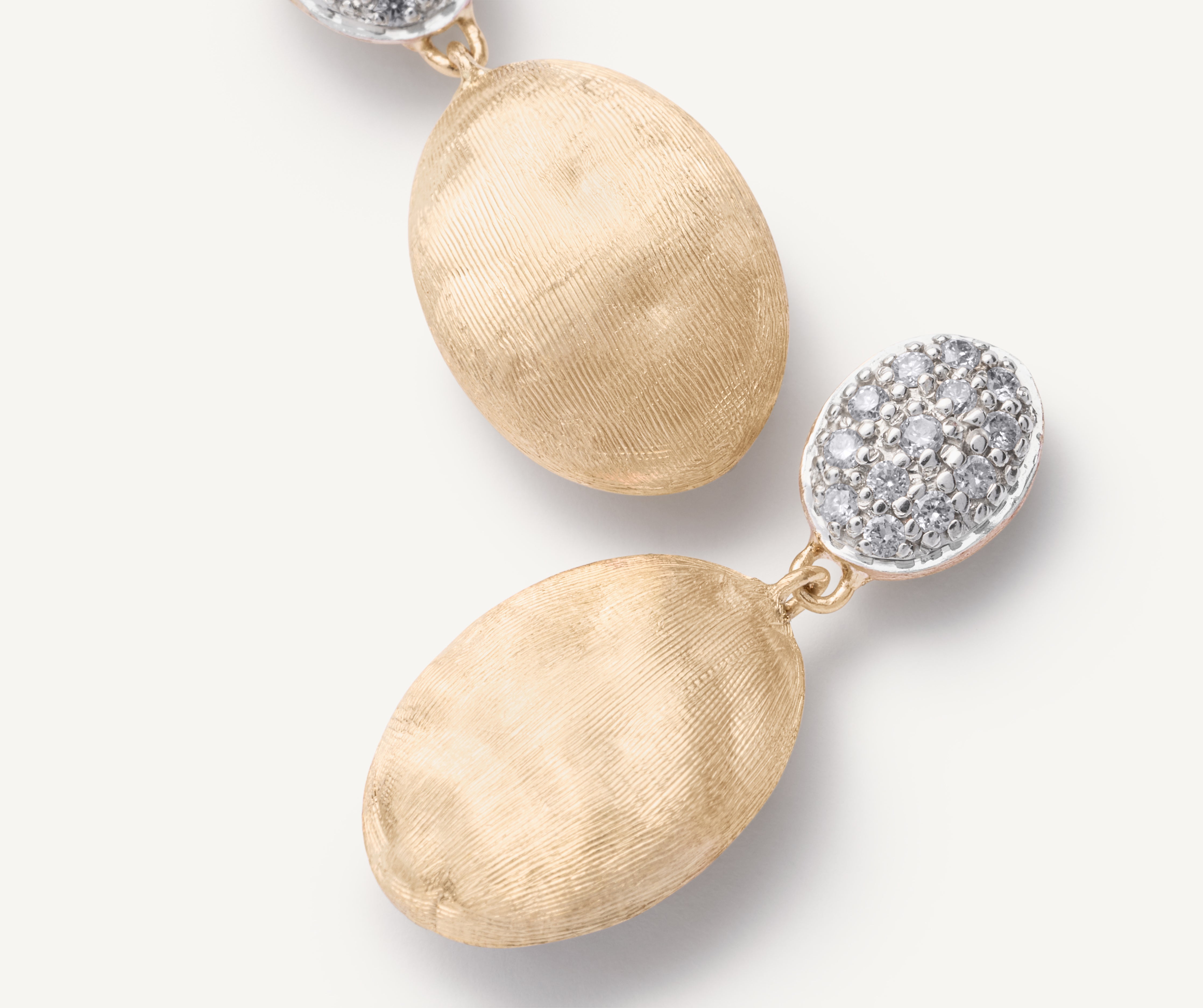 Gold earrings with diamonds