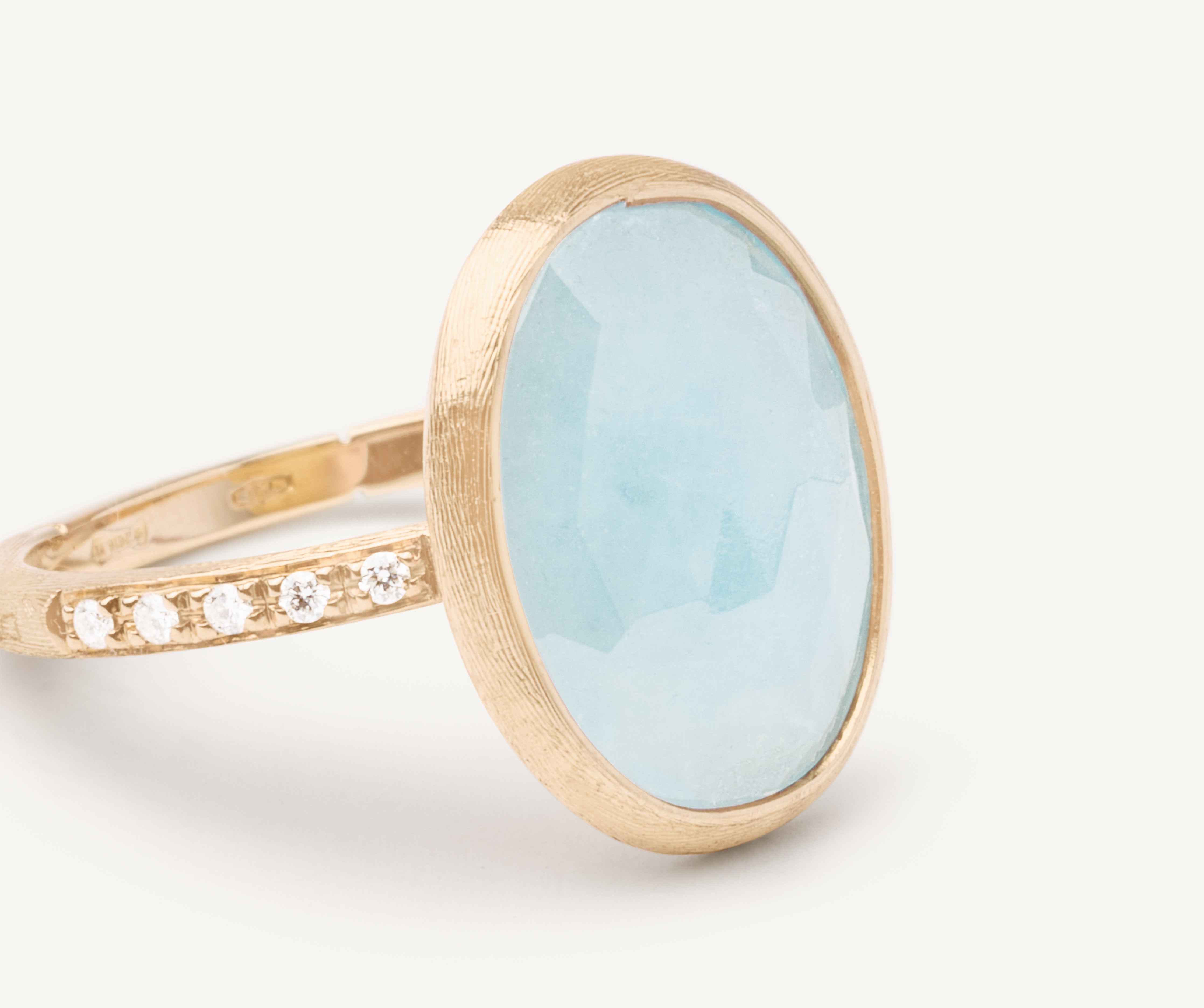 18kt-yellow-gold-aquamarine-and-diamond-ring
