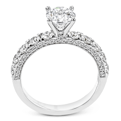 engagement-ring-in-18k-gold-with-diamonds