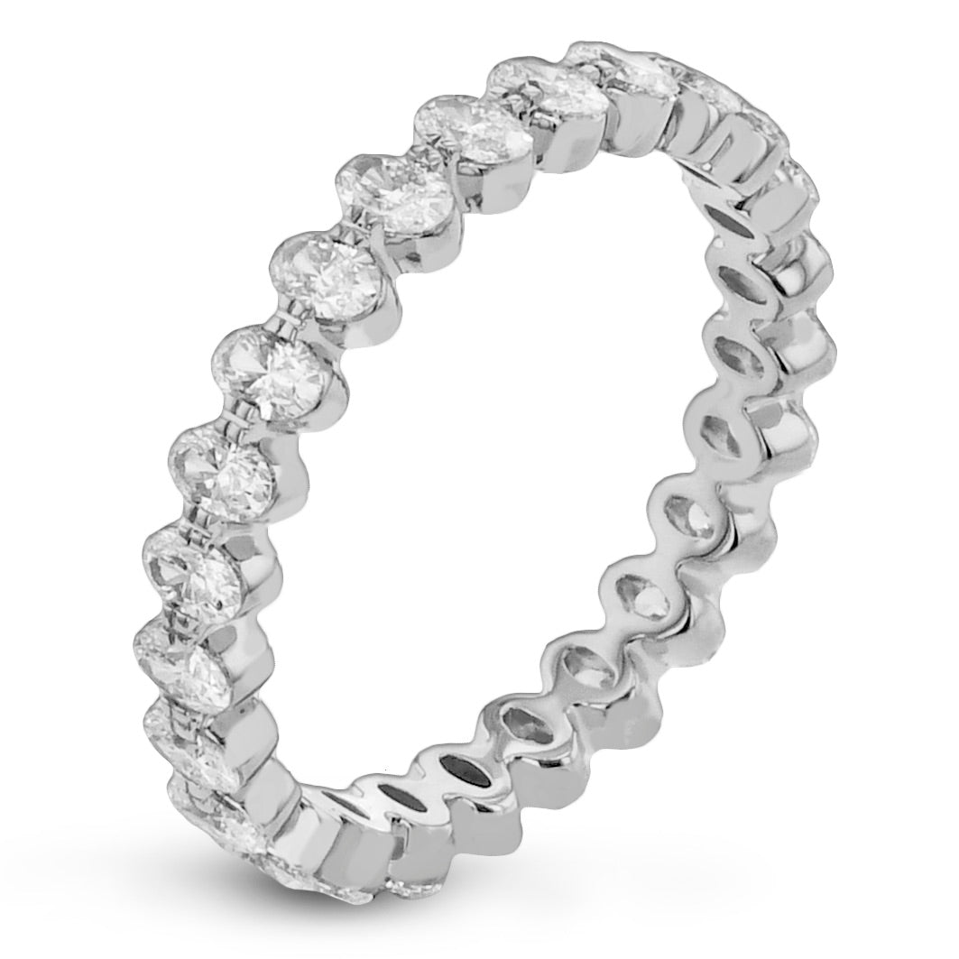 Oval Eternity Fashion Ring in 18k Gold with Diamonds
