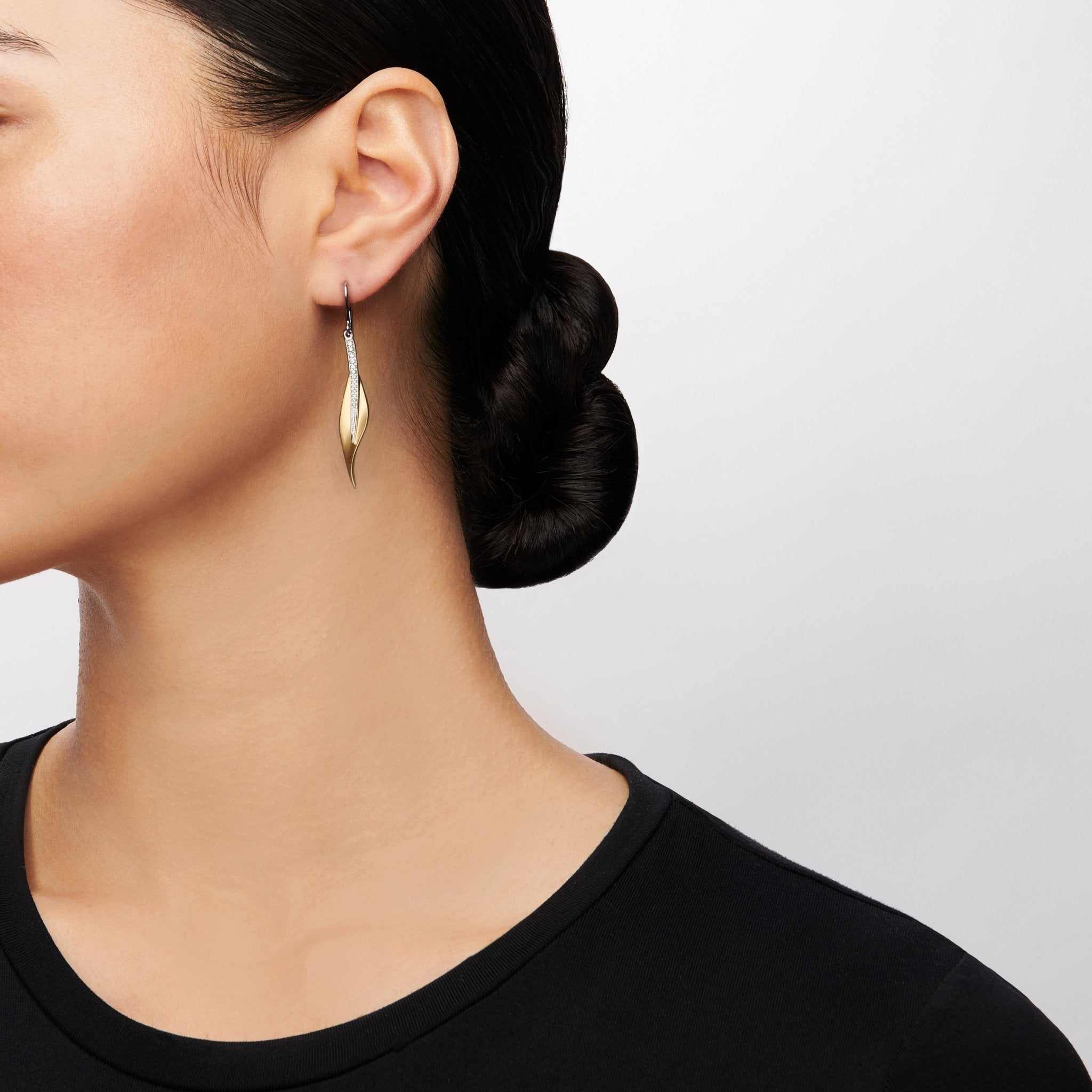 fallen-leaves-drop-earrings-in-18k-gold-with-diamonds DE117