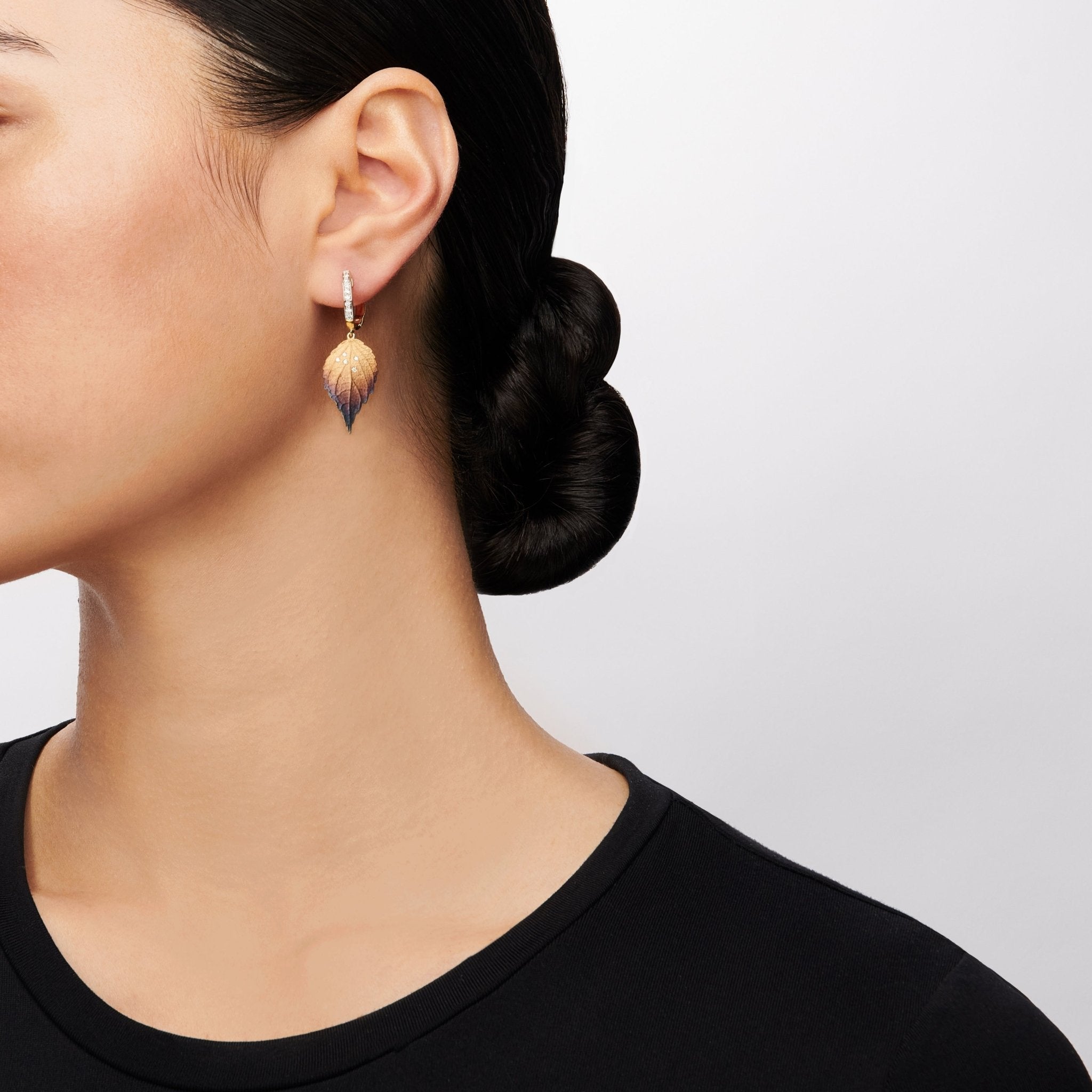 fallen-leaves-earrings-in-18k-gold-with-diamonds DE184