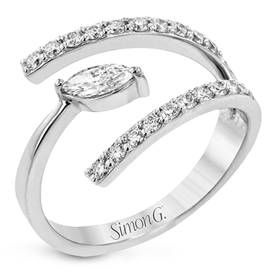 Fashion Ring in 18k Gold with Diamonds
