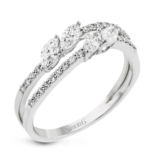 Fashion Ring in 18k Gold with Diamonds
