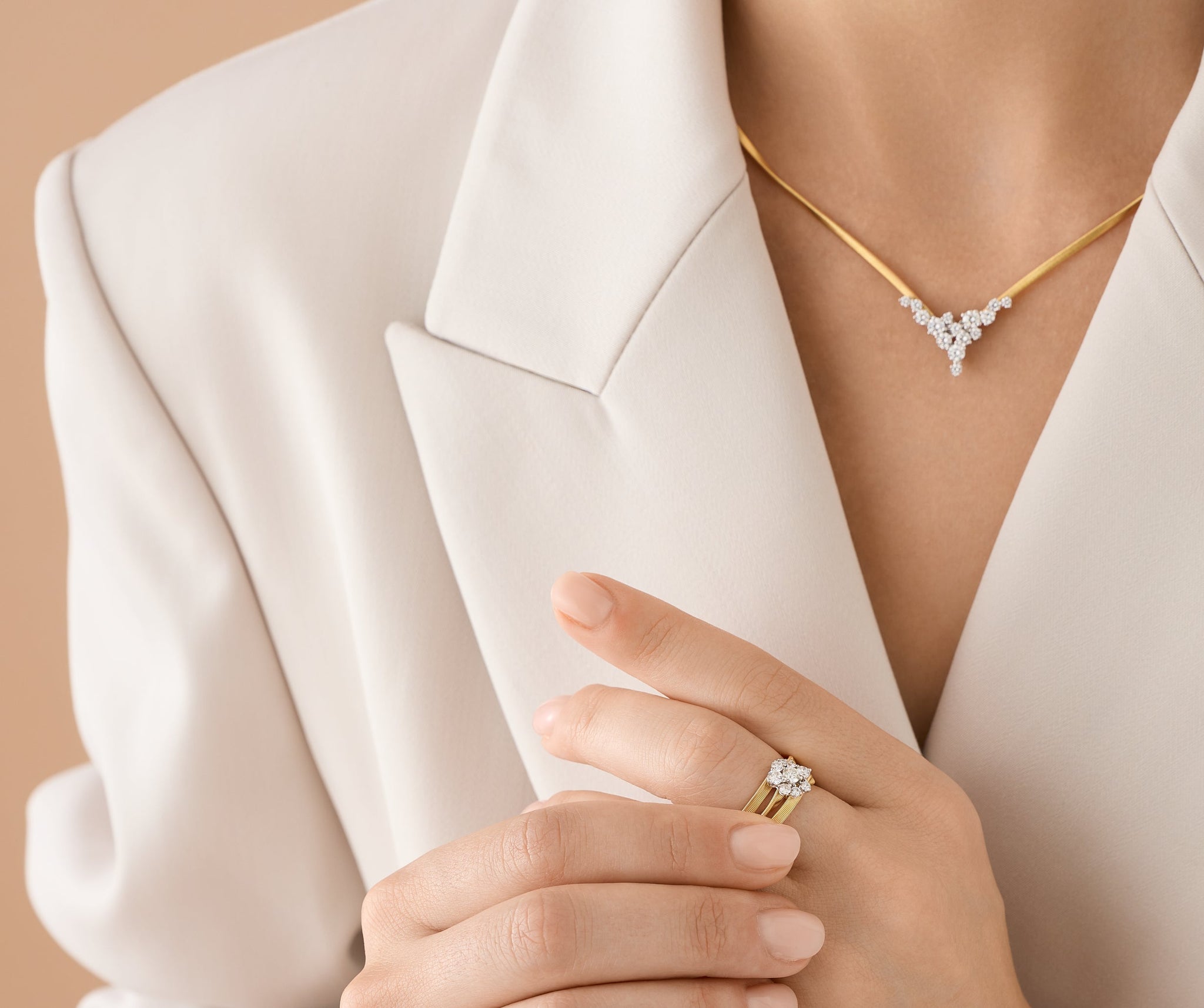 18kt yellow gold 3-strand ring with diamond cluster, thin