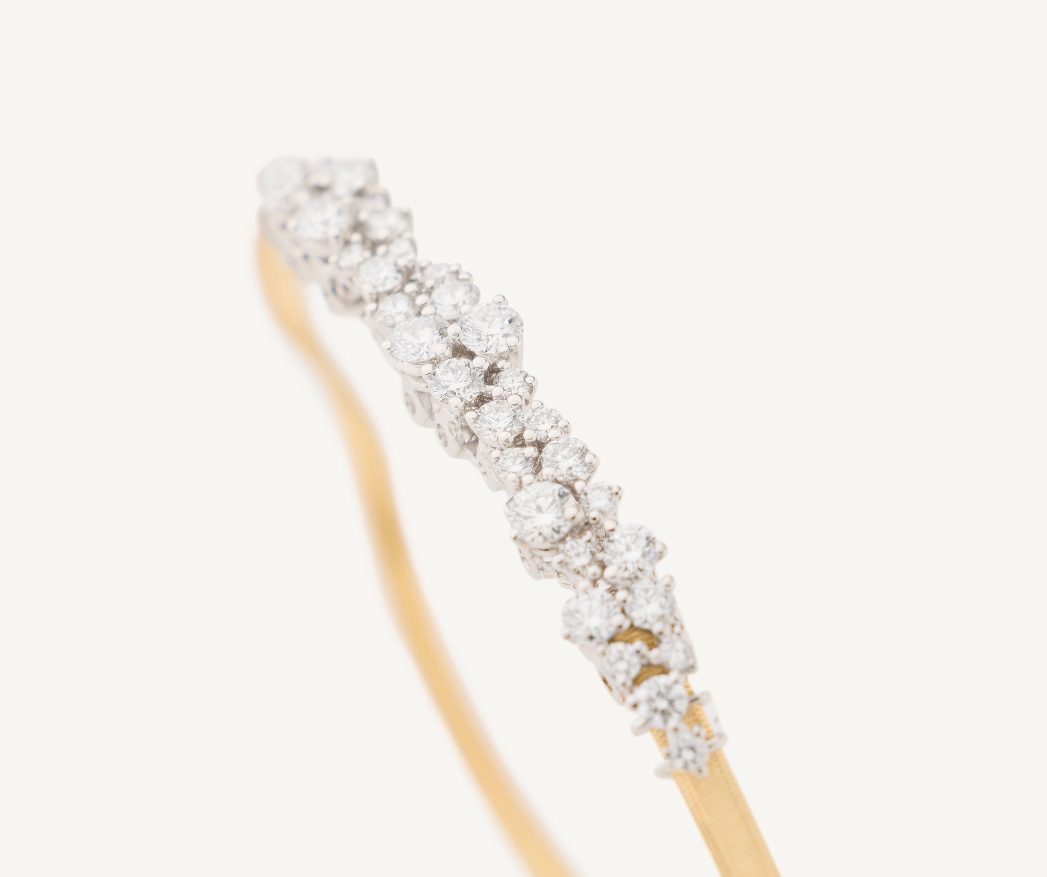 18kt yellow gold bracelet with graduated diamond cluster, thin