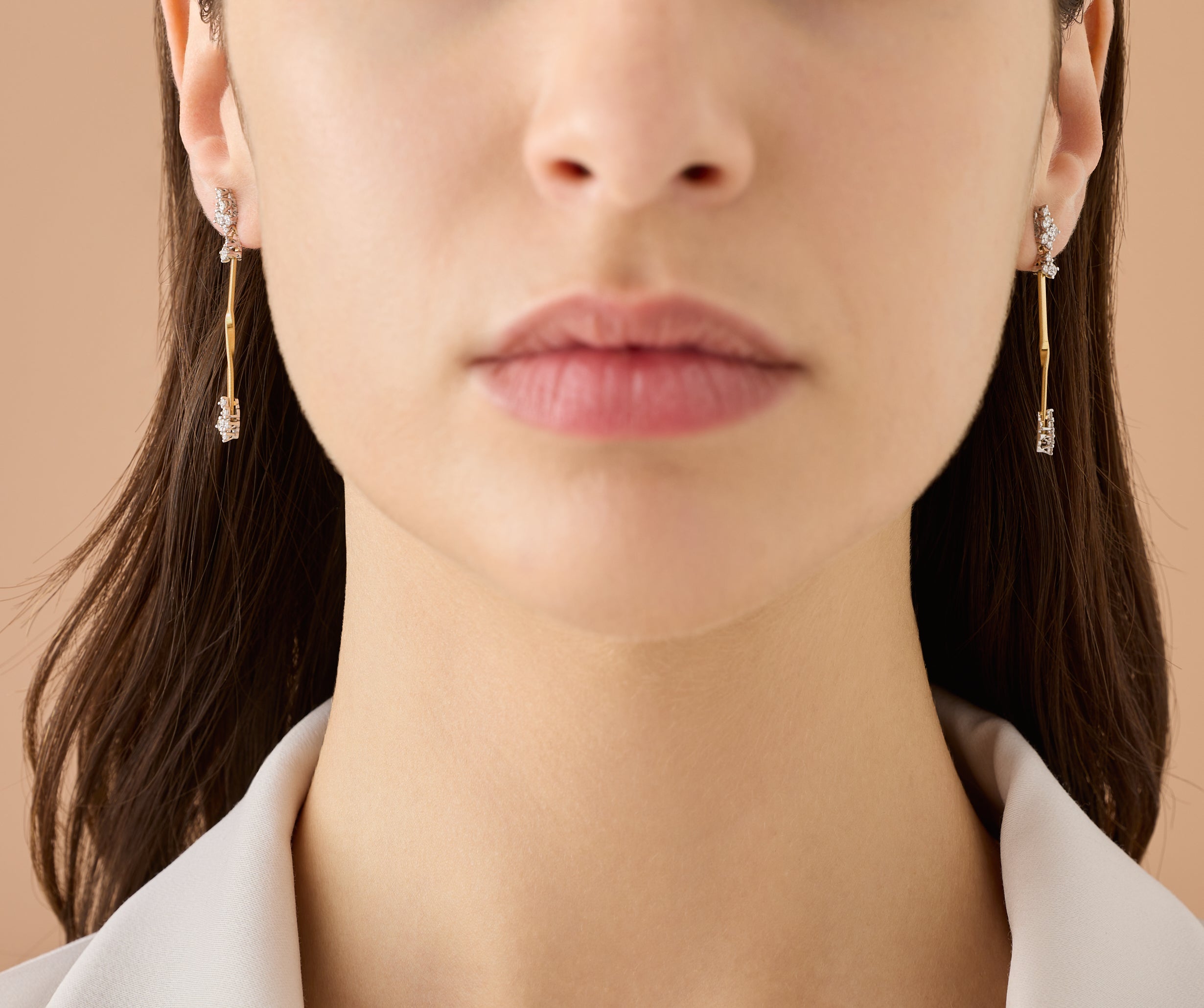 18kt yellow gold drop earrings with diamond clusters