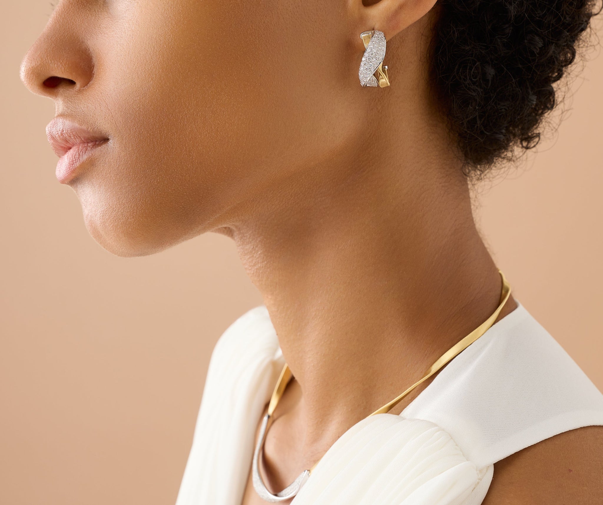 18kt yellow gold earrings with twisted diamond pav��