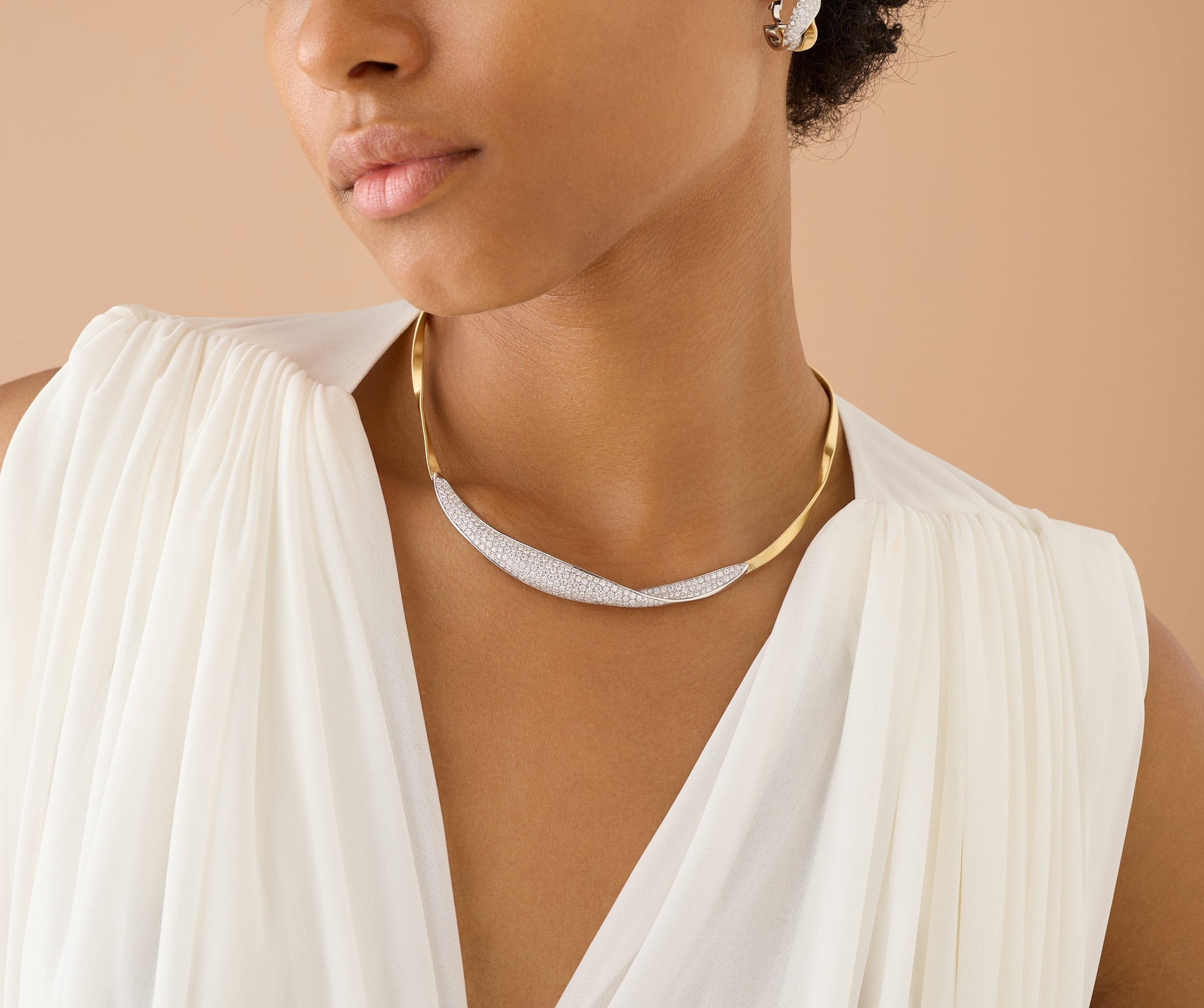18kt yellow gold necklace with central diamond pav��