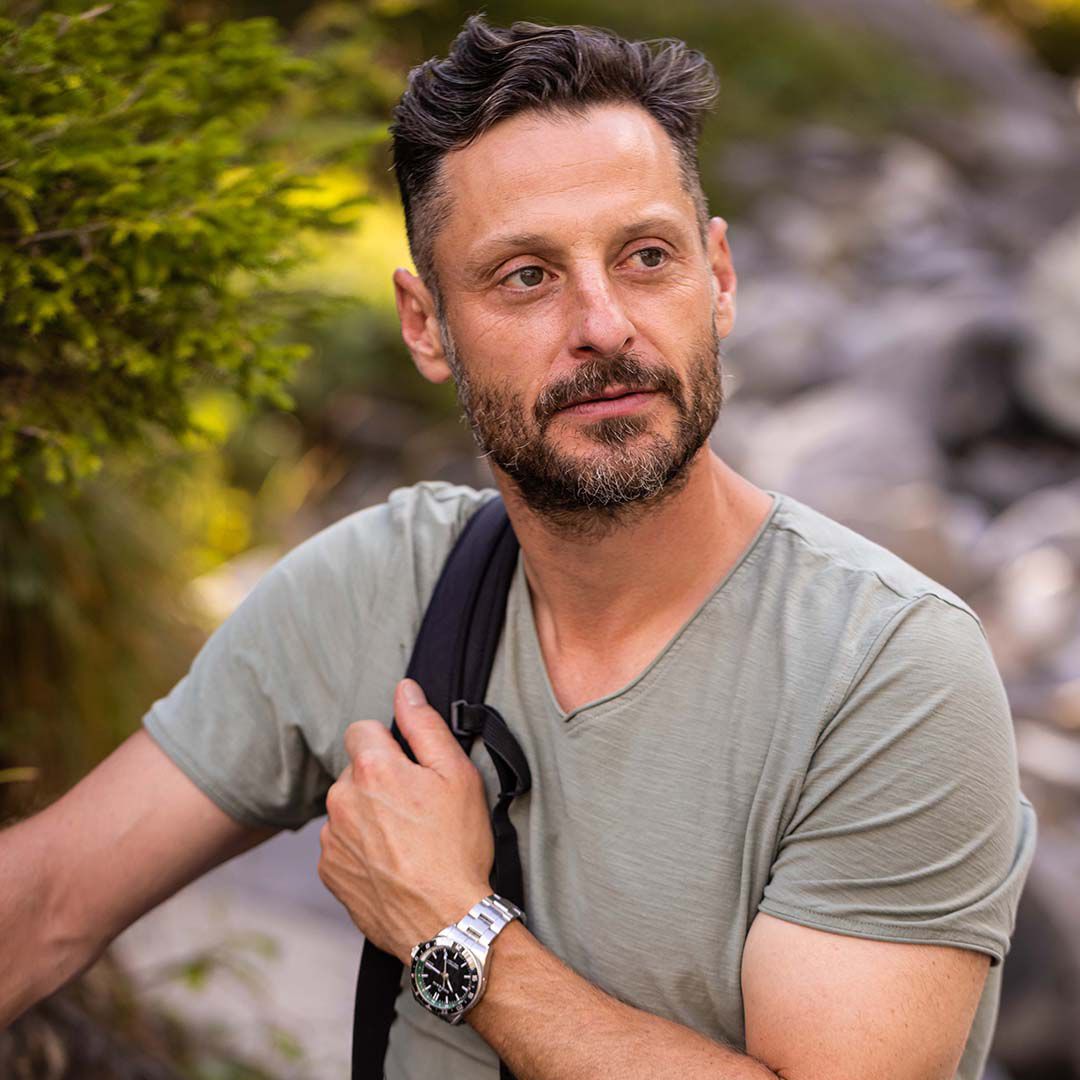 norqain-adventure-neverest-gmt-black-dial-green-and-white-ring-stainless-steel-automatic-watch-nn1100sc1cg-be111-150ssg