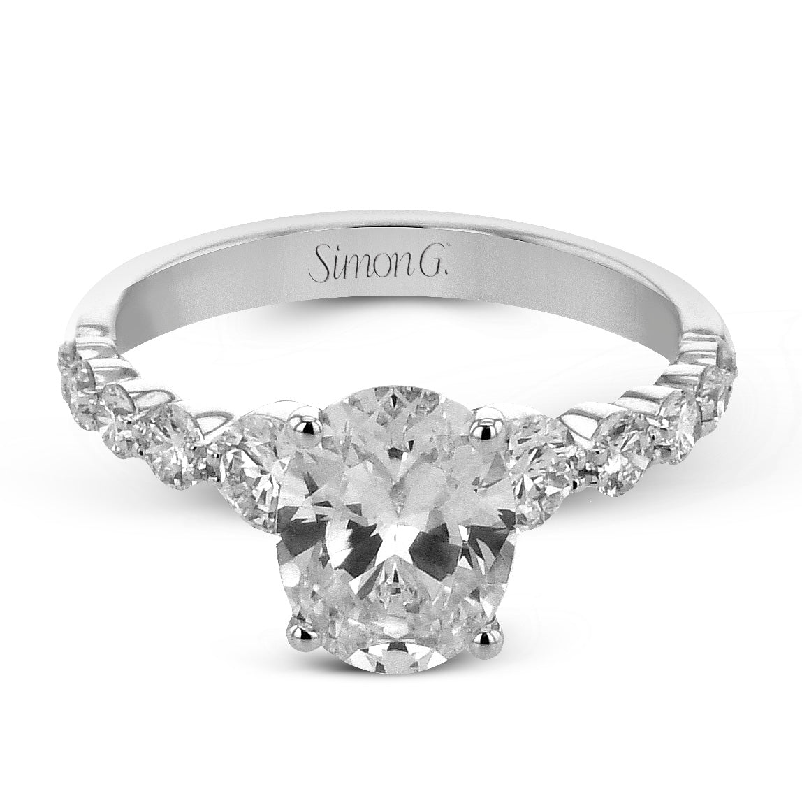 oval-cut-engagement-ring-in-18k-gold-with-diamonds
