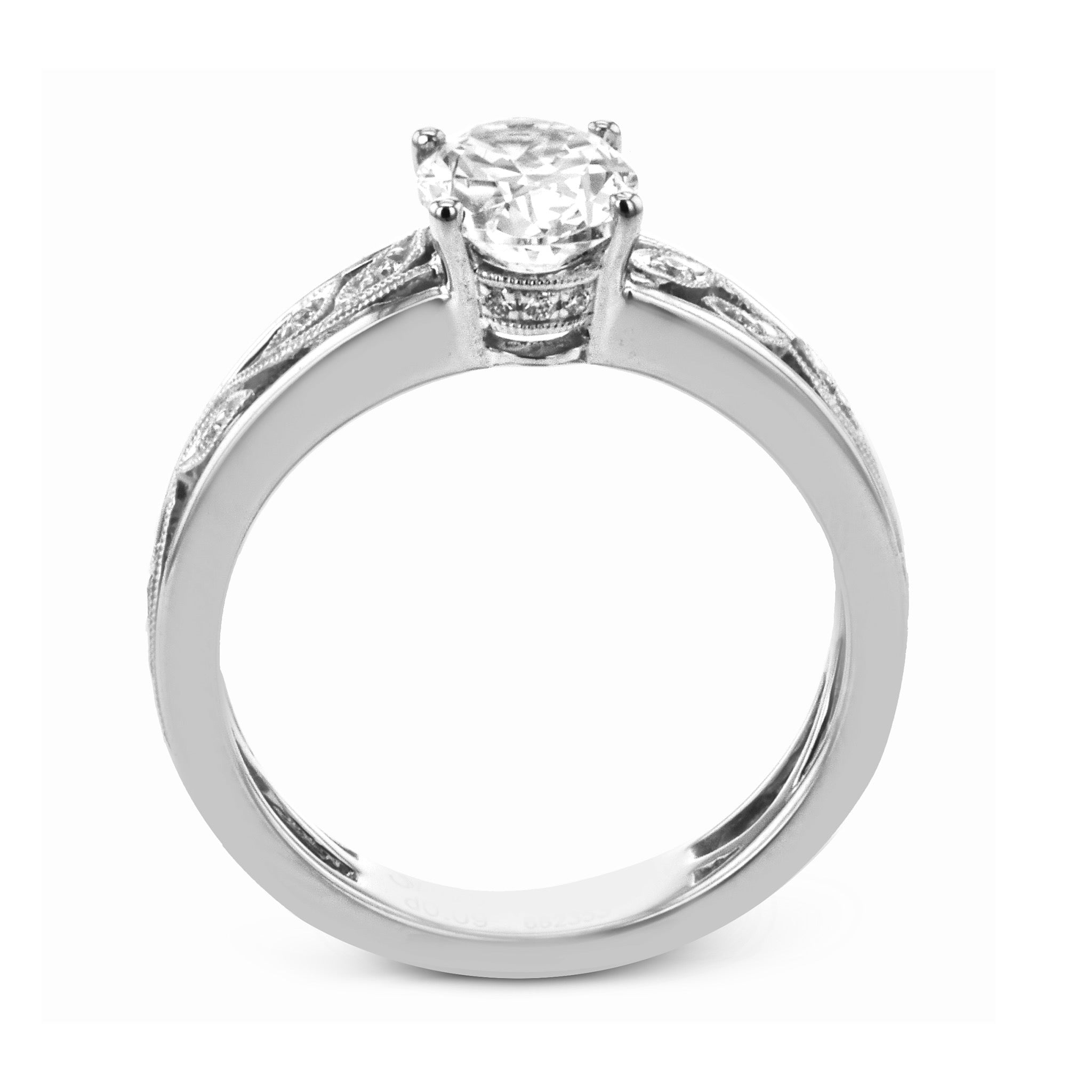 oval-cut-engagement-ring-in-18k-gold-with-diamonds