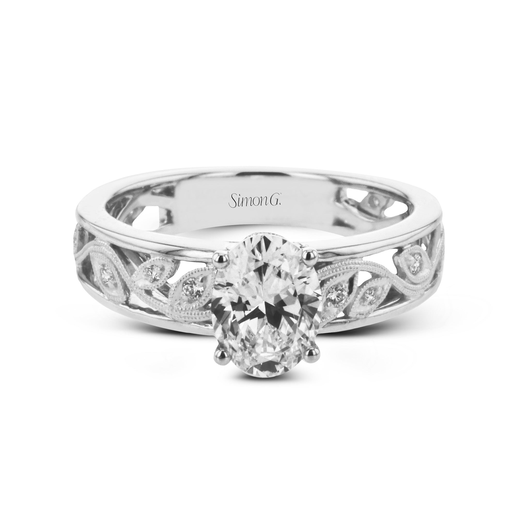 oval-cut-engagement-ring-in-18k-gold-with-diamonds