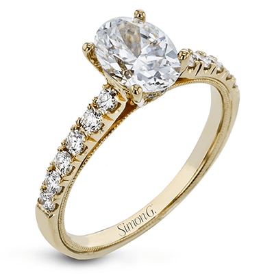 oval-cut-engagement-ring-in-18k-gold-with-diamonds