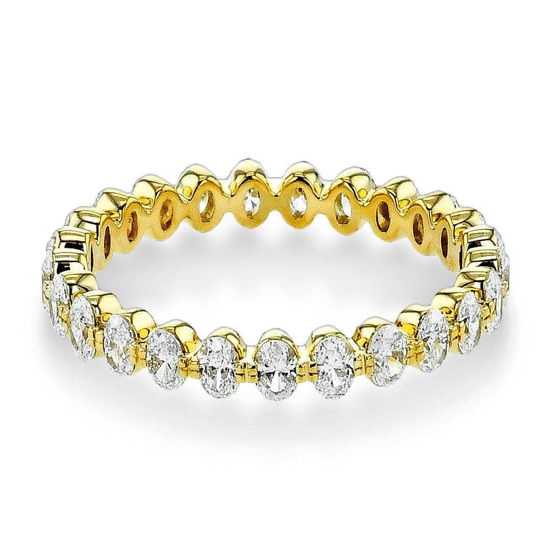 Oval Eternity Fashion Ring in 18k Gold with Diamonds