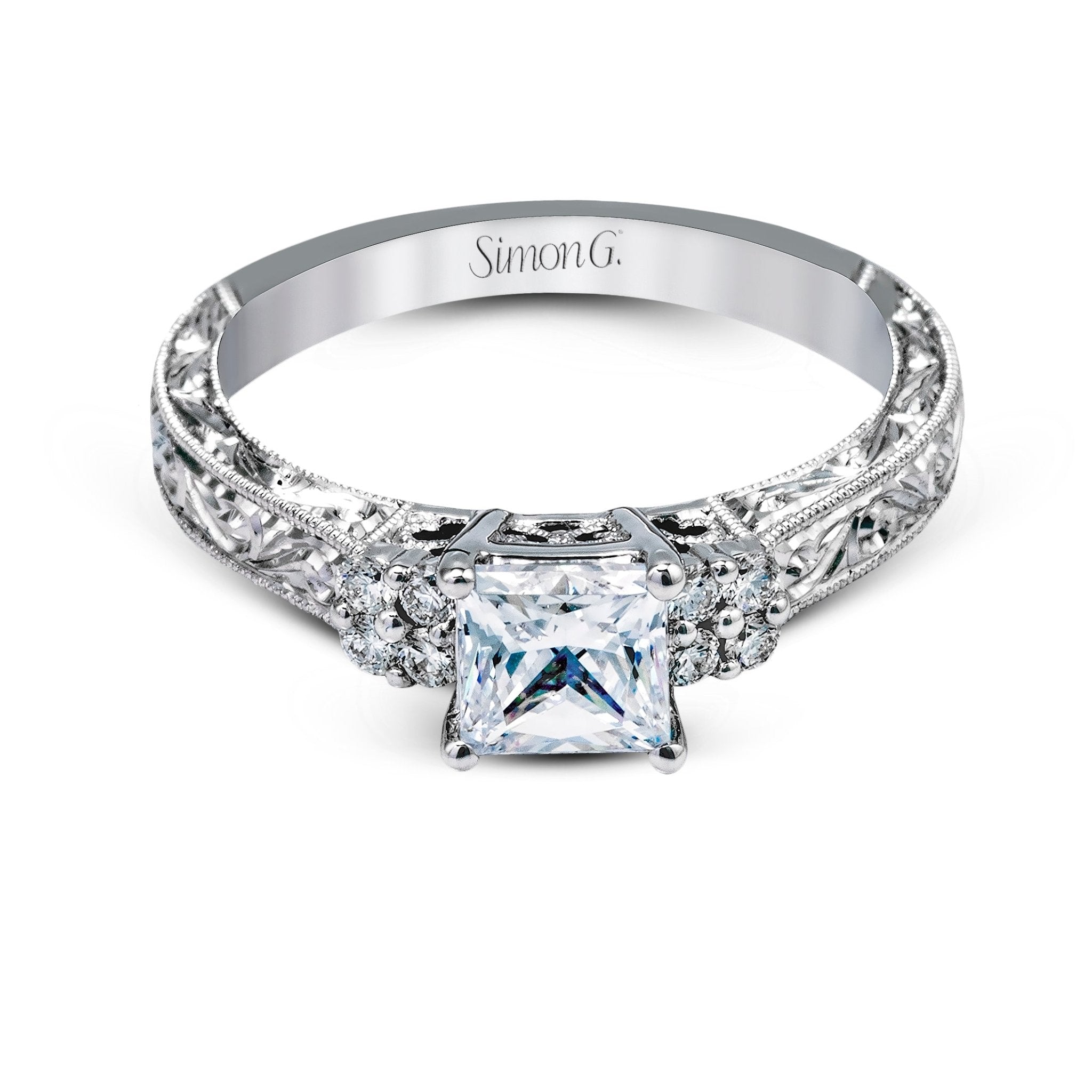 princess-cut-engagement-ring-in-18k-gold-with-diamonds
