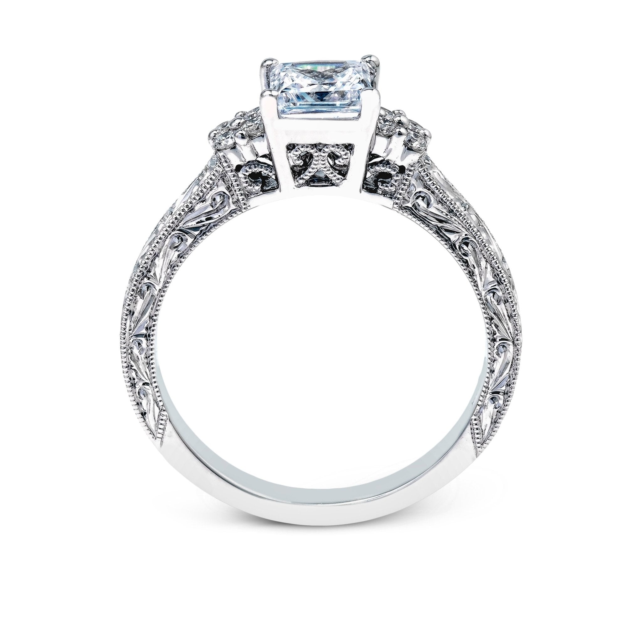 princess-cut-engagement-ring-in-18k-gold-with-diamonds