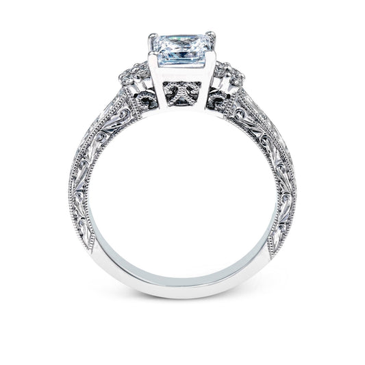 princess-cut-engagement-ring-in-18k-gold-with-diamonds