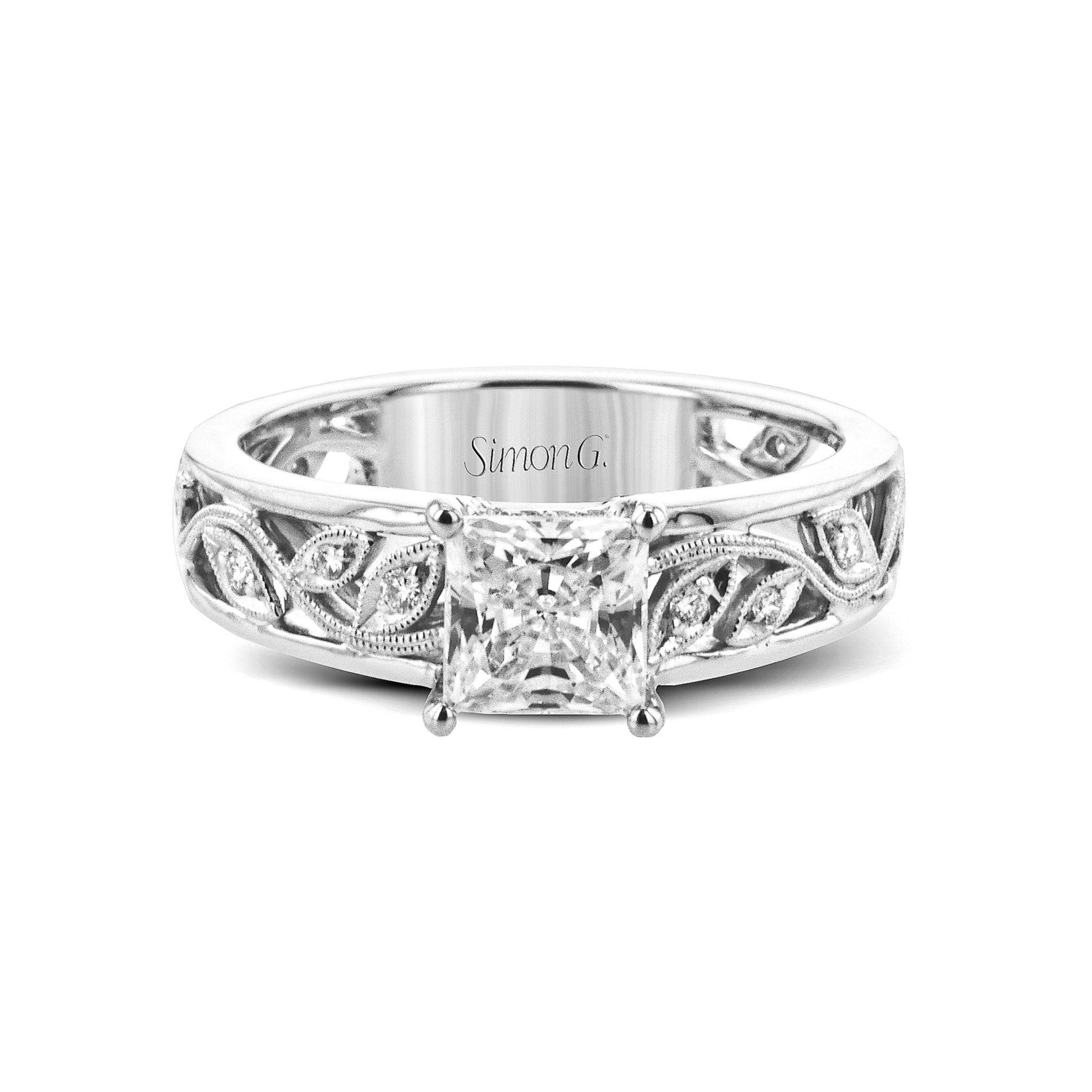 princess-cut-engagement-ring-in-18k-gold-with-diamonds
