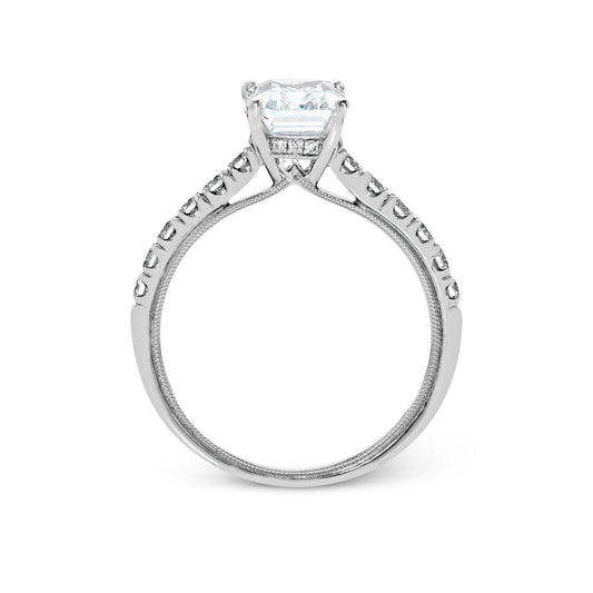 princess-cut-engagement-ring-in-18k-gold-with-diamonds