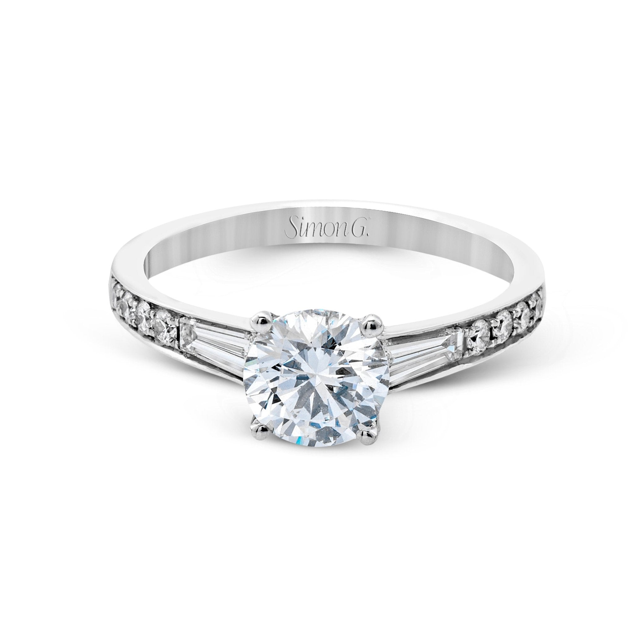 round-cut-engagement-ring-18k-gold-with-diamonds