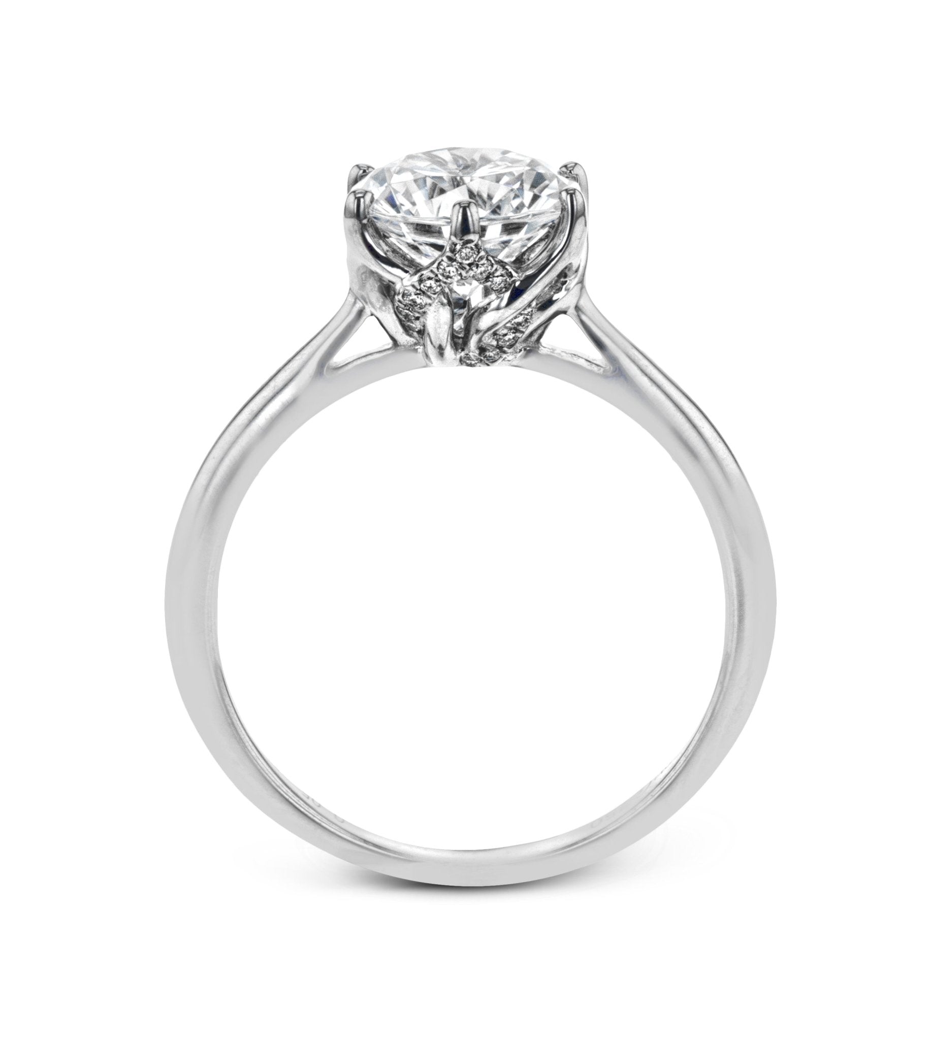 round-cut-engagement-ring-in-18k-gold-with-diamonds