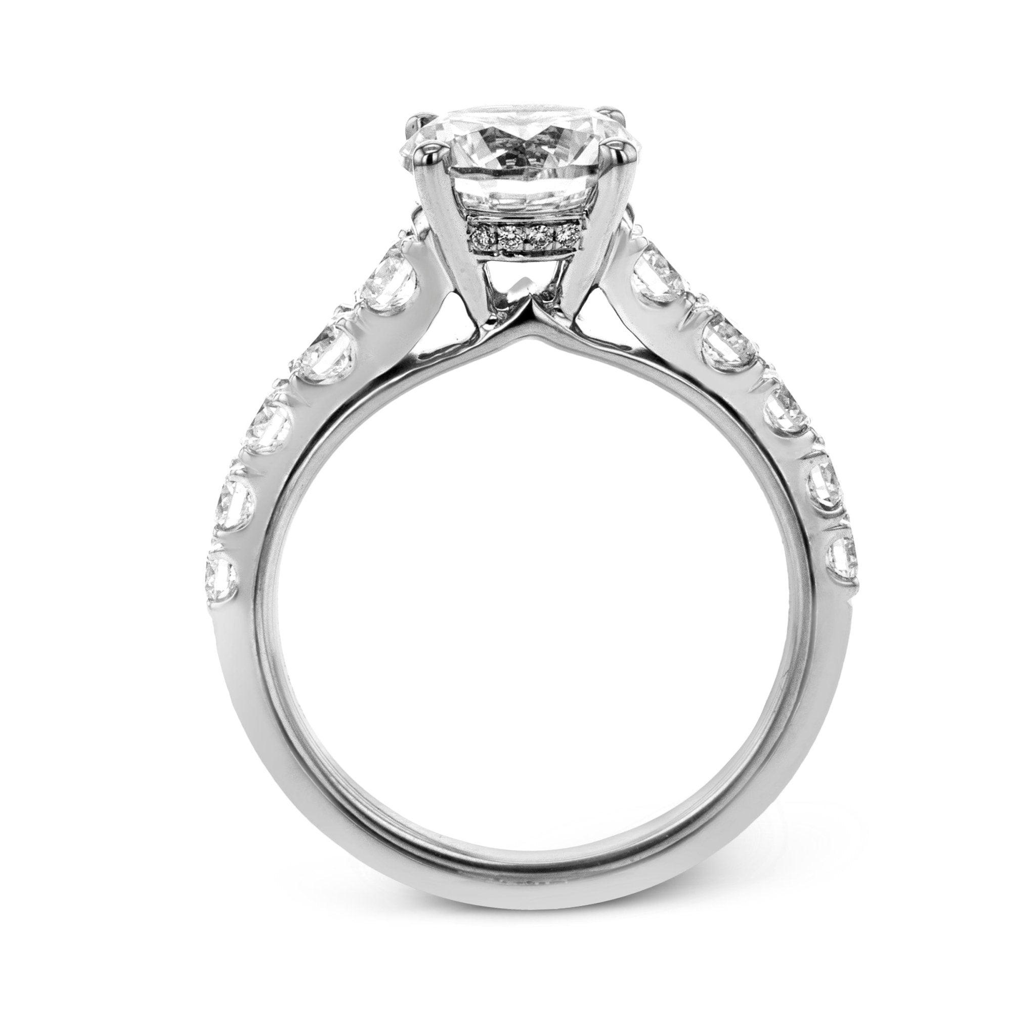 round-cut-engagement-ring-in-18k-gold-with-diamonds
