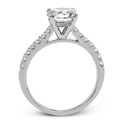 round-cut-engagement-ring-in-18k-gold-with-diamonds