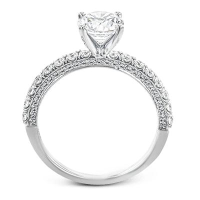 round-cut-engagement-ring-in-18k-gold-with-diamonds