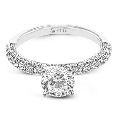 round-cut-engagement-ring-in-18k-gold-with-diamonds