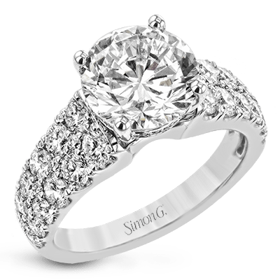 round-cut-engagement-ring-in-18k-gold-with-diamonds