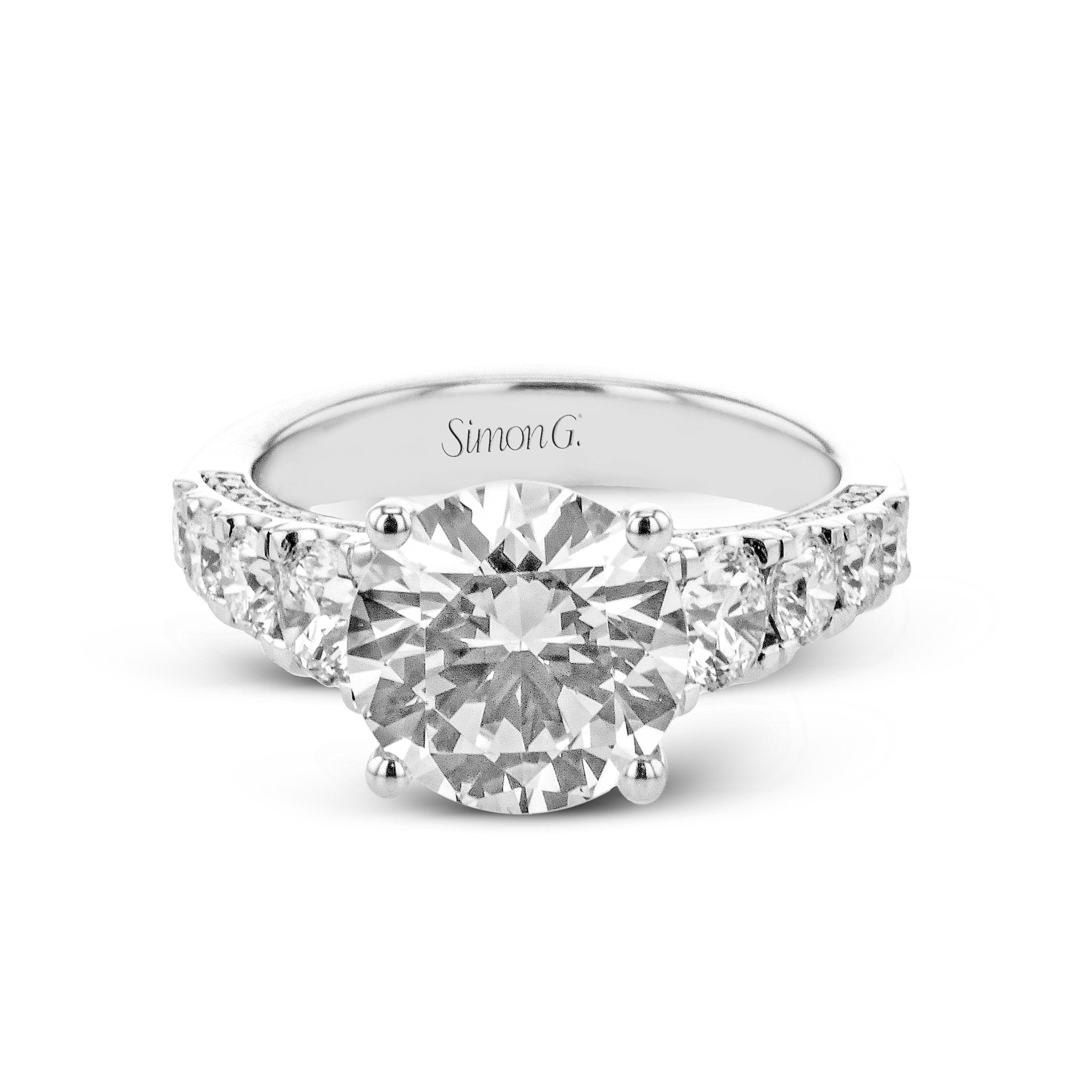 round-cut-engagement-ring-in-18k-gold-with-diamonds