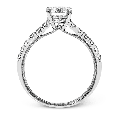 round-cut-engagement-ring-in-18k-gold-with-diamonds
