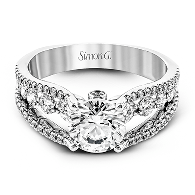 round-cut-split-shank-engagement-ring-in-18k-gold-with-diamonds