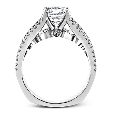 round-cut-split-shank-engagement-ring-in-18k-gold-with-diamonds