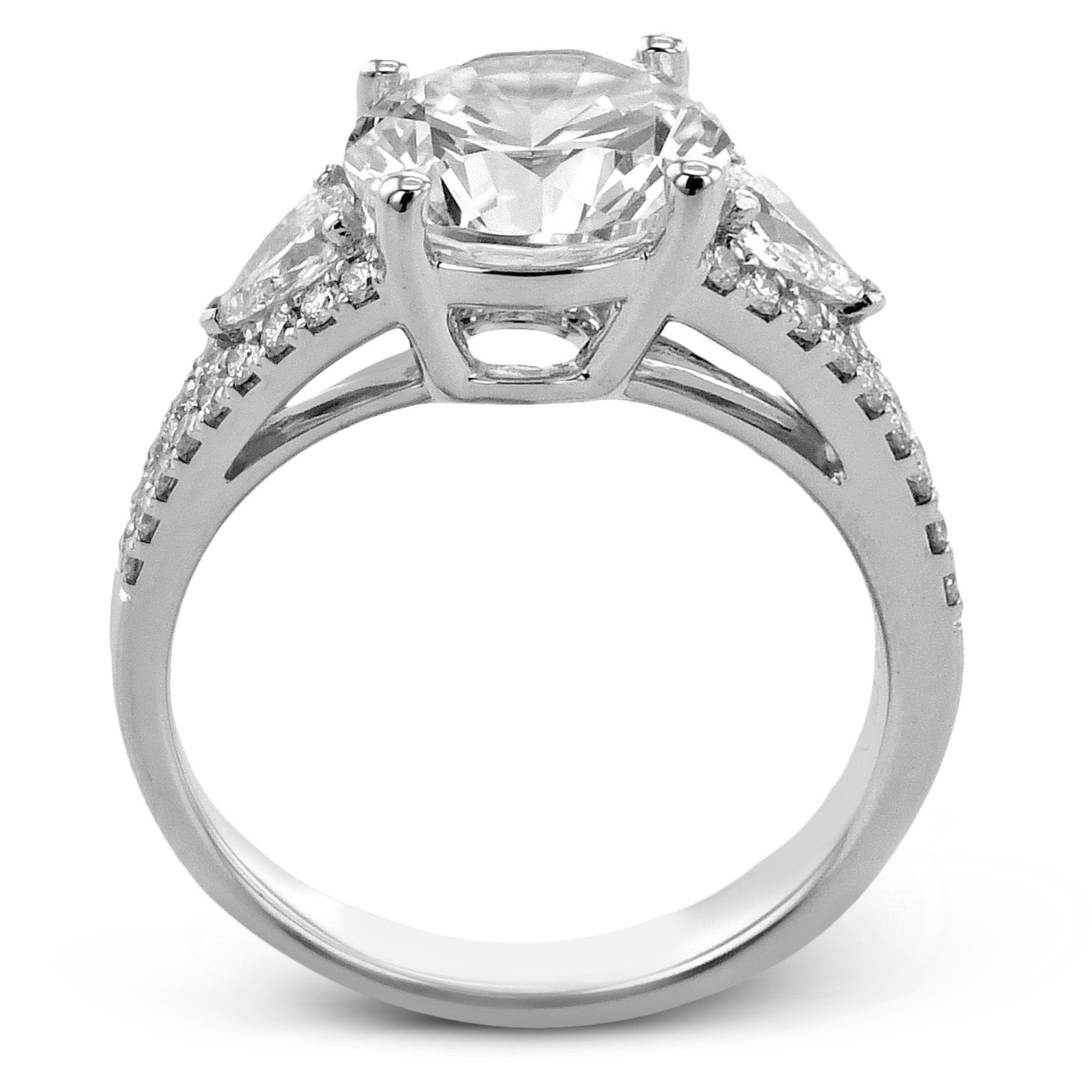 round-cut-three-stone-engagement-ring-in-18k-gold-with-diamonds