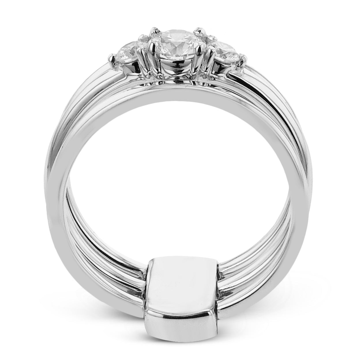 round-cut-three-stone-engagement-ring-in-18k-gold-with-diamonds